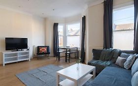 Two Bedroom Apartment In Tooting