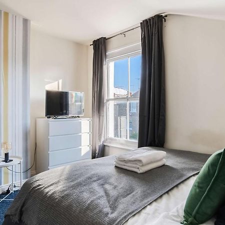 Two Bedroom Apartment In Tooting London Exterior photo